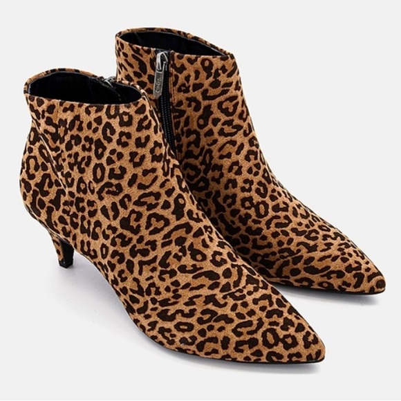 Circus Sam Edelman Kirby Kitten Heel
Trendy Ankle Boots; Leopard Print; Sz: 7.5 - Picture 10 of 10